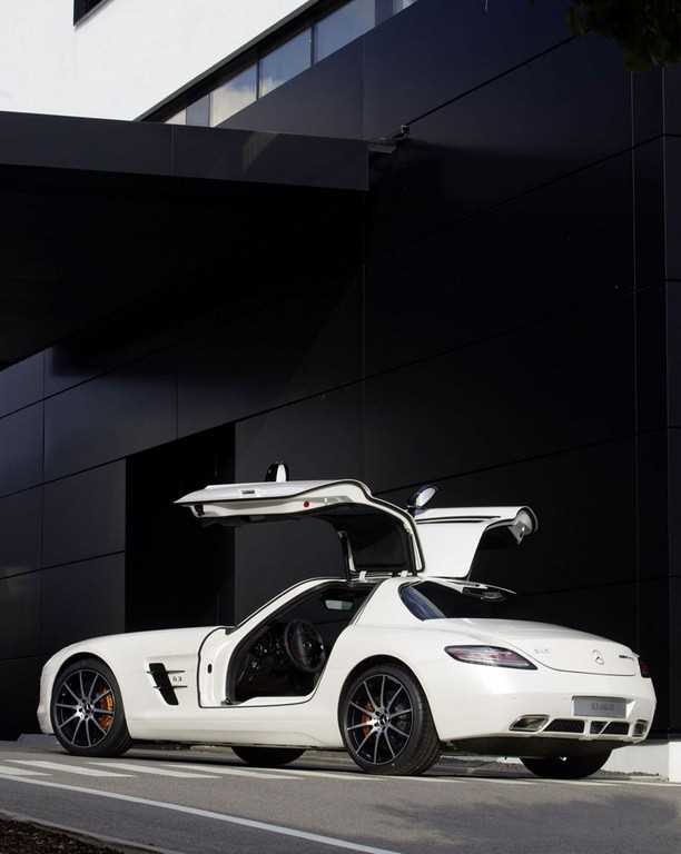 Mercedes SLS AMG GT nuove foto