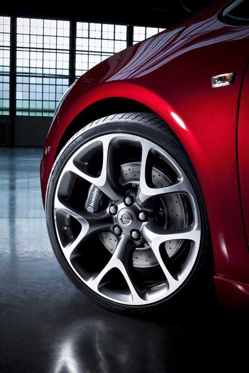 Opel Astra OPC 2012