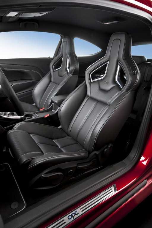 Opel Astra OPC 2012