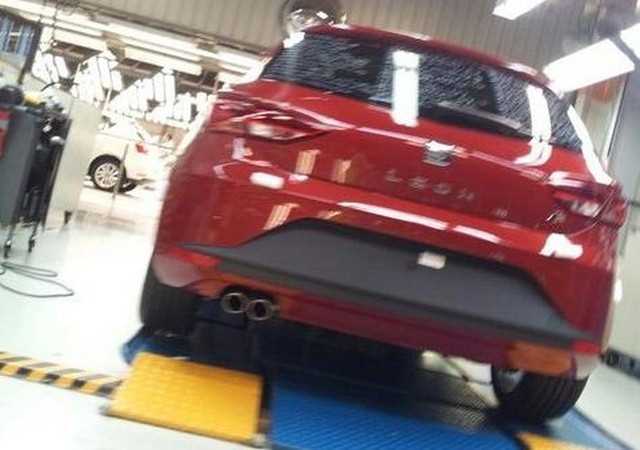 Nuova Seat Leon, prime foto senza camuffature