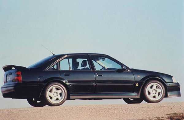 Opel Omega 1986 - 2003: la storia nelle immagini