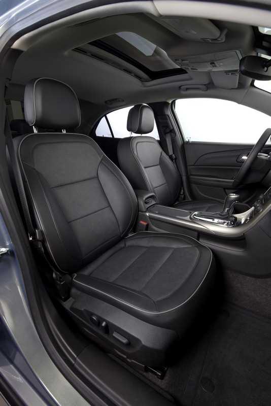 Chevrolet Malibu 2012, interni