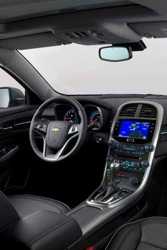 Chevrolet Malibu 2012, interni