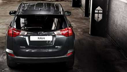 Nuova Toyota RAV4, prime immagini dalla brochure