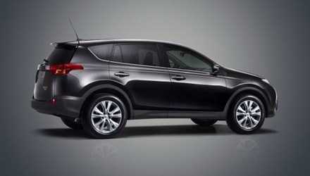 Nuova Toyota RAV4, prime immagini dalla brochure