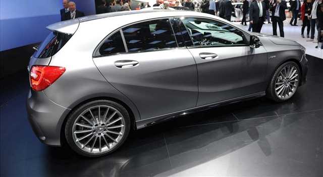 Stand Mercedes-Benz al Salone di Ginevra 2013