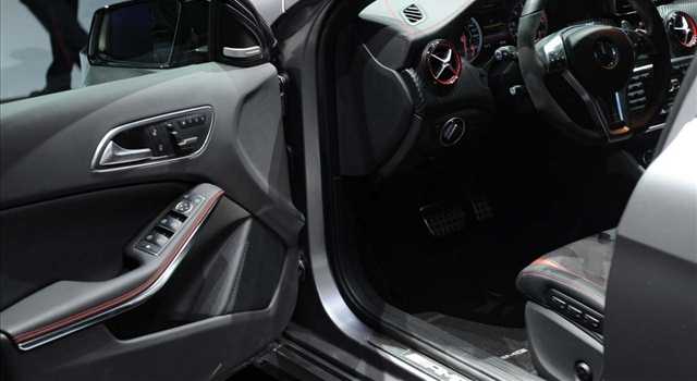 Stand Mercedes-Benz al Salone di Ginevra 2013