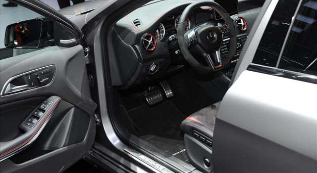 Stand Mercedes-Benz al Salone di Ginevra 2013