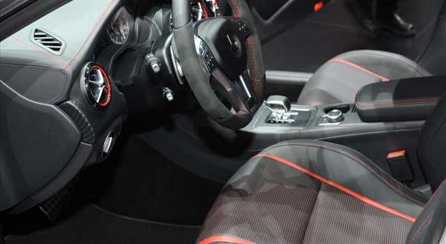 Stand Mercedes-Benz al Salone di Ginevra 2013