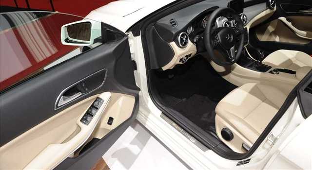 Stand Mercedes-Benz al Salone di Ginevra 2013
