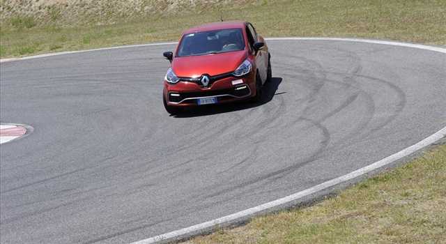 Renault Clio RS: la prova su strada e in pista