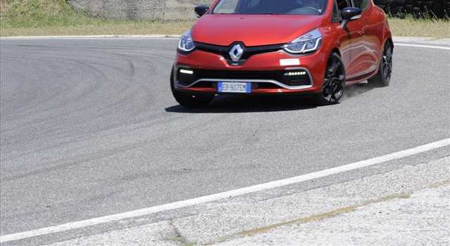 Renault Clio RS: la prova su strada e in pista