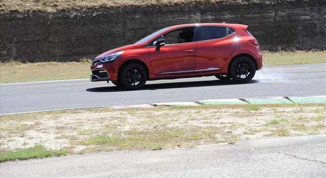 Renault Clio RS: la prova su strada e in pista