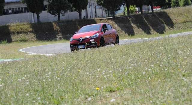 Renault Clio RS: la prova su strada e in pista