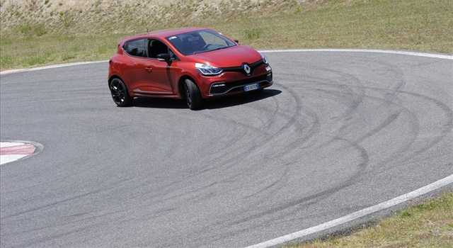 Renault Clio RS: la prova su strada e in pista