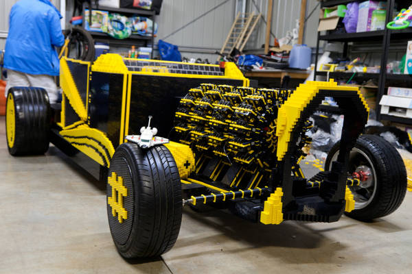 La prima auto funzionante costruita coi Lego