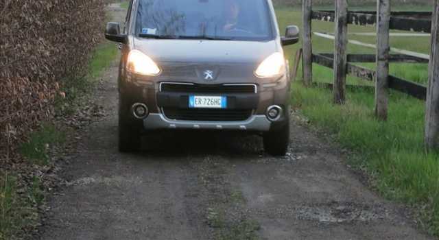 Peugeot Partner Tepee Dangel Endurance Outdoor, prova su strada