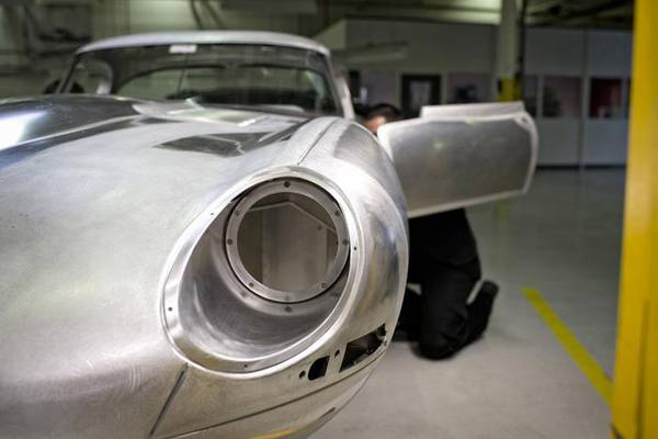 Jaguar E-Type Lightweight, le immagini