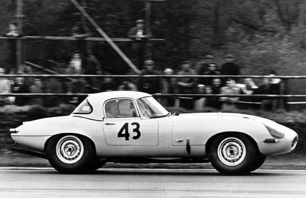 Jaguar E-Type Lightweight, le immagini