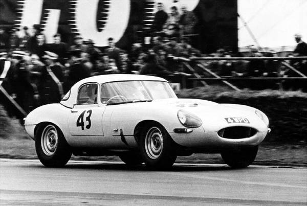 Jaguar E-Type Lightweight, le immagini