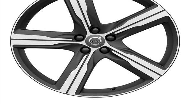 Volvo XC90 R-Design: immagini ufficiali