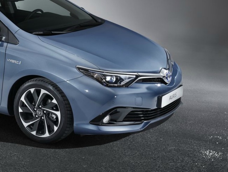 Toyota Auris 2015: prime immagini ufficiali