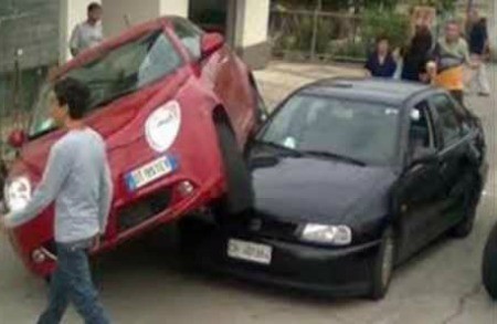 I parcheggi più assurdi di Napoli