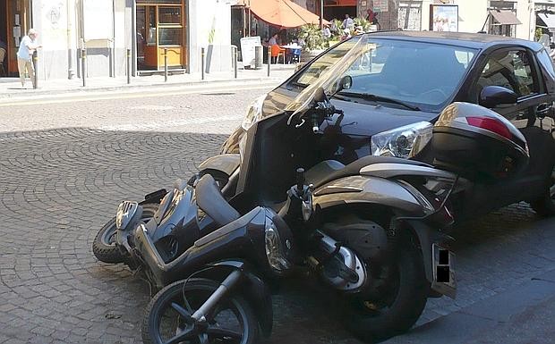 I parcheggi più assurdi di Napoli