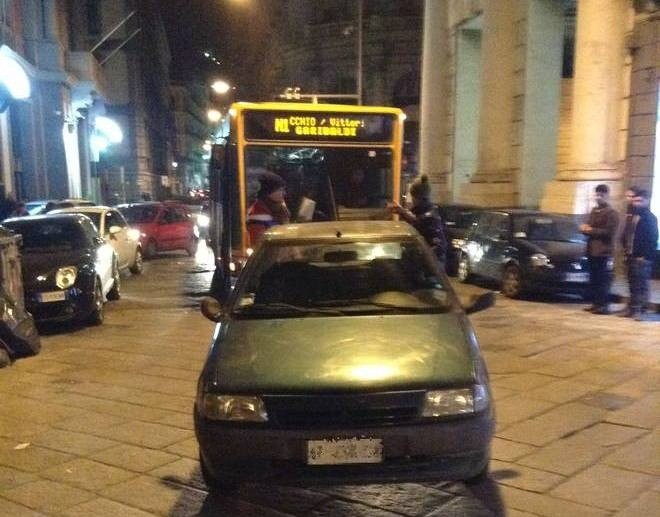 I parcheggi più assurdi di Napoli