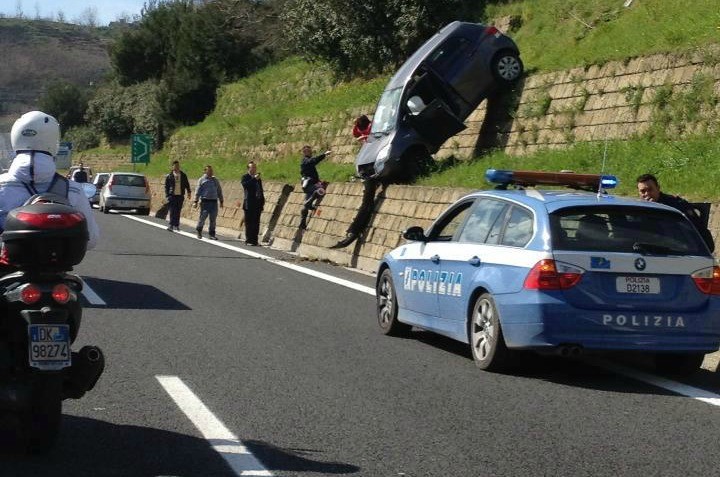 I parcheggi più assurdi di Napoli