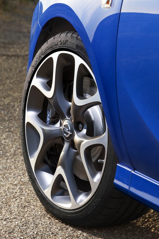 Opel Corsa OPC: primo contatto a Bilbao