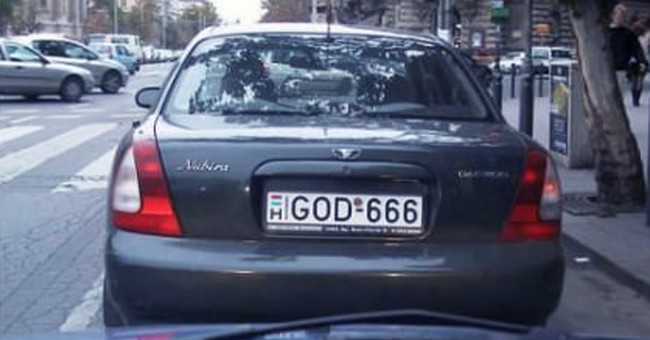 Quando la targa è fantasiosa: le più divertenti
