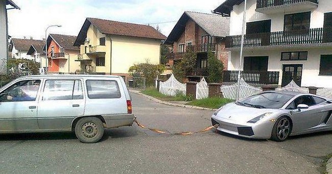 Il Carroattrezzi è fai dai te, ma imperfetto: immagini surreali