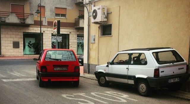 Parcheggi assurdi: soste al limite della realtà