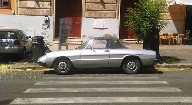 Parcheggi assurdi: soste al limite della realtà