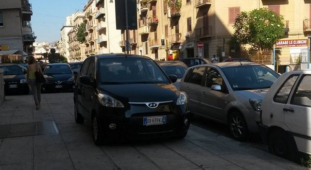 Parcheggi assurdi: soste al limite della realtà