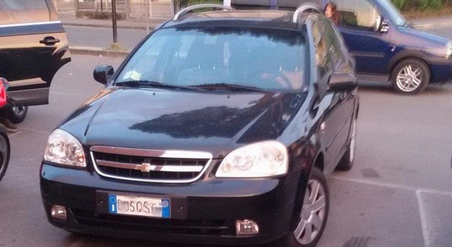 Parcheggi assurdi: soste al limite della realtà
