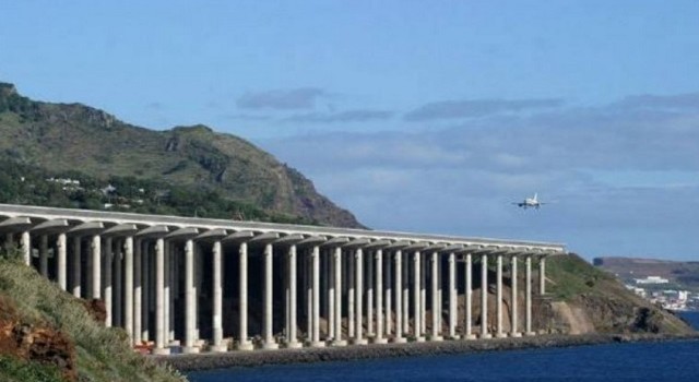 Gli aeroporti più pericolosi del mondo: atterraggi da brividi