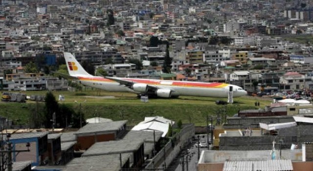 Gli aeroporti più pericolosi del mondo: atterraggi da brividi