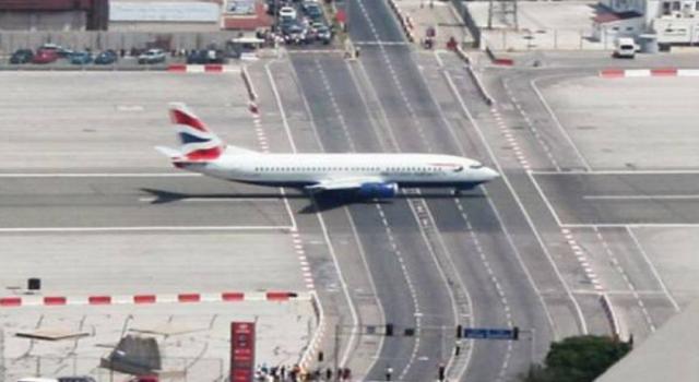 Gli aeroporti più pericolosi del mondo: atterraggi da brividi