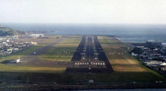 Gli aeroporti più pericolosi del mondo: atterraggi da brividi