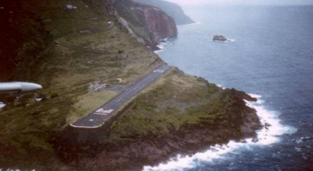 Gli aeroporti più pericolosi del mondo: atterraggi da brividi