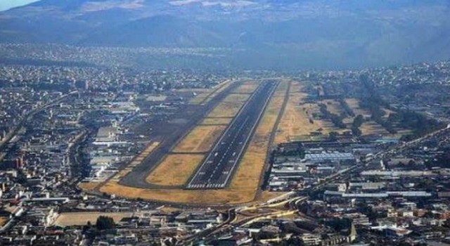 Gli aeroporti più pericolosi del mondo: atterraggi da brividi
