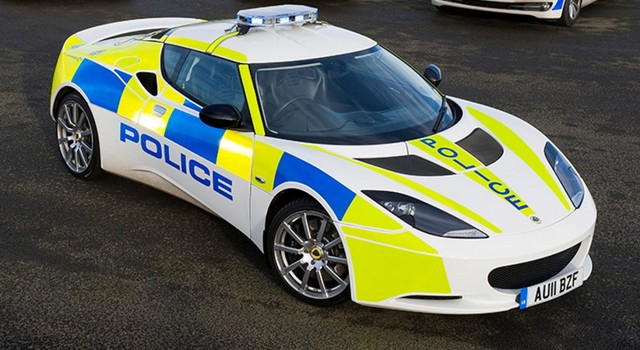 Le auto della polizia più belle e veloci del mondo