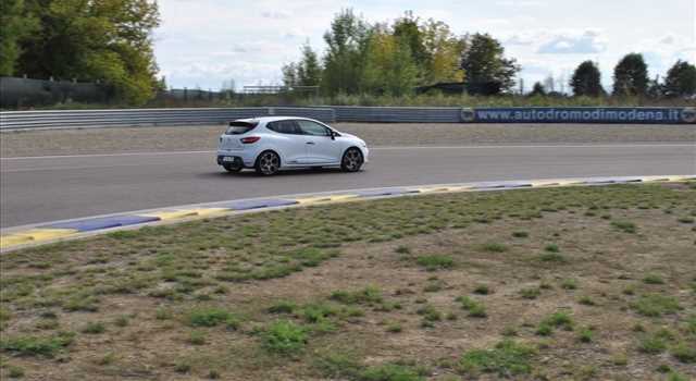 Renault Clio R.S. EDC 220 Trophy in prova