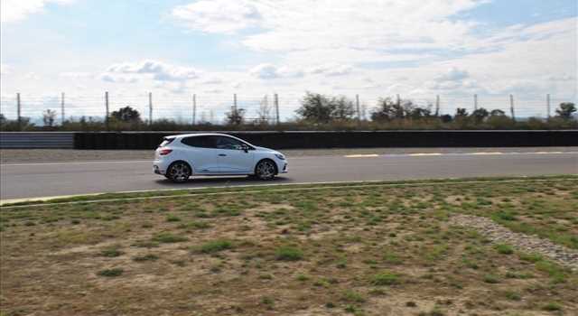 Renault Clio R.S. EDC 220 Trophy in prova