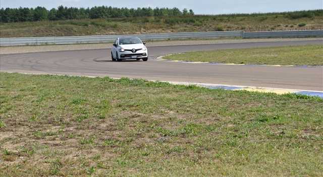 Renault Clio R.S. EDC 220 Trophy in prova