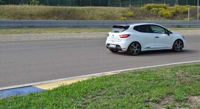 Renault Clio R.S. EDC 220 Trophy in prova