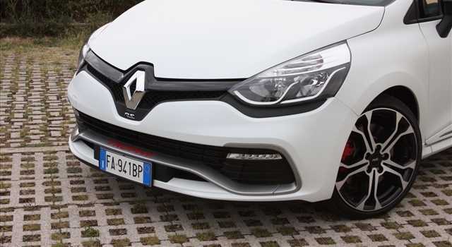 Renault Clio R.S. EDC 220 Trophy in prova