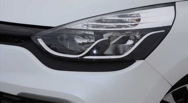 Renault Clio R.S. EDC 220 Trophy in prova